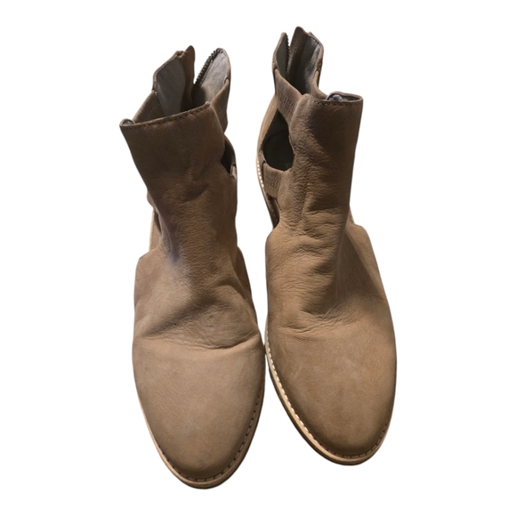 Eileen Fisher Tan Vanda Cutout Booties size 9 - Picture 6 of 9
